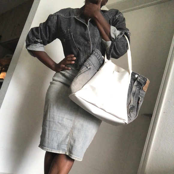 I'm Becca Alexis! Thanks for shopping my closet! - Picture 6 of 13